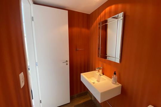 Apartamento mobiliado para comprar: 2 suítes e conforto absoluto. — Banheiro