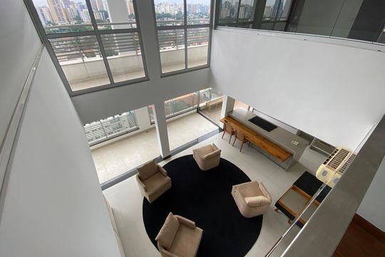 Apartamento mobiliado para comprar: 2 suítes e conforto absoluto. — Vista do segundo andar