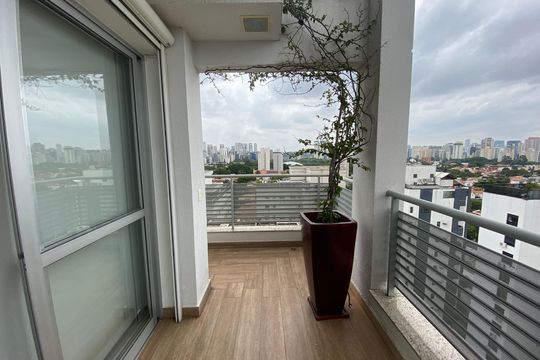Apartamento mobiliado para comprar: 2 suítes e conforto absoluto. — Varanda da Sala