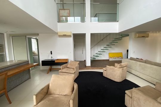 Apartamento mobiliado para comprar: 2 suítes e conforto absoluto. — Sala 1