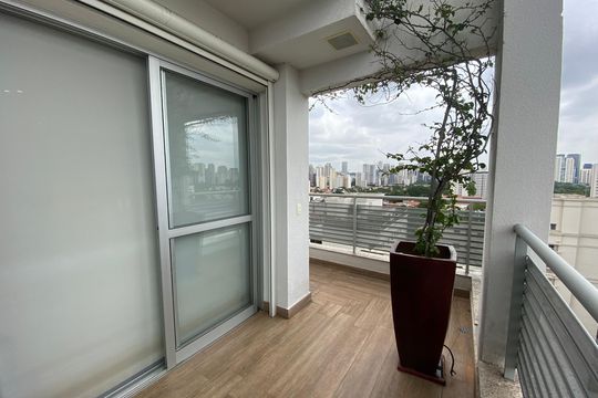 Apartamento mobiliado para comprar: 2 suítes e conforto absoluto. — Varanda da Sala