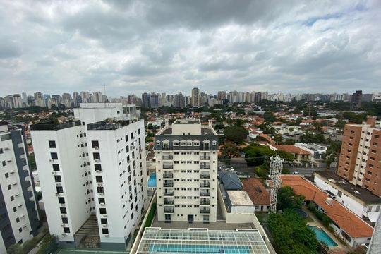 Apartamento mobiliado para comprar: 2 suítes e conforto absoluto. — Vista
