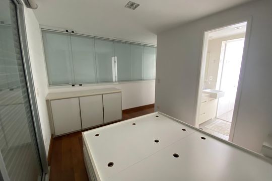 Apartamento mobiliado para comprar: 2 suítes e conforto absoluto. — Suíte 2