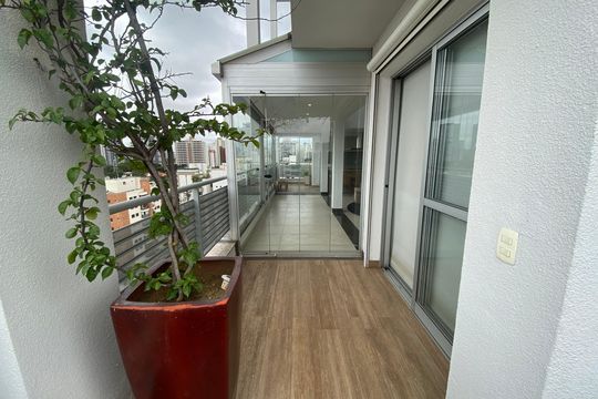 Apartamento mobiliado para comprar: 2 suítes e conforto absoluto. — Varanda da Sala