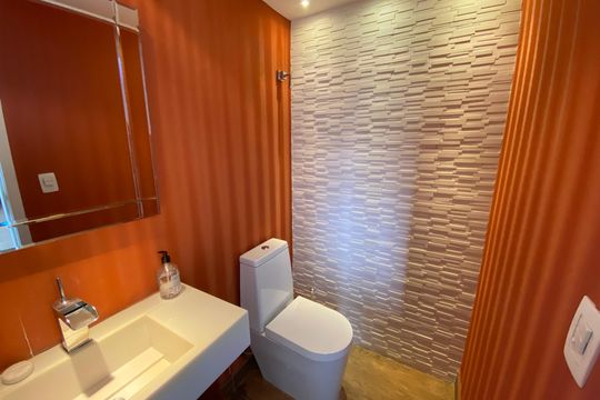 Apartamento mobiliado para comprar: 2 suítes e conforto absoluto. — Banheiro 