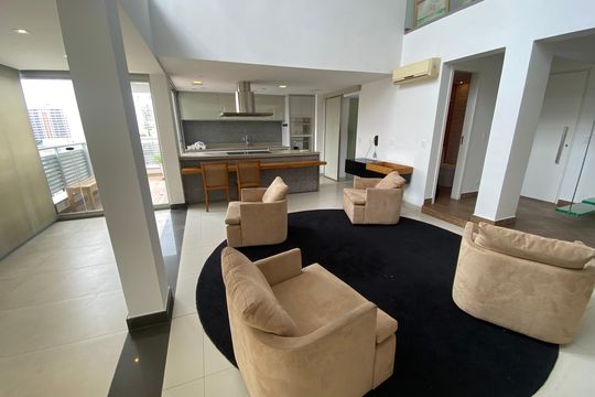 Apartamento mobiliado para comprar: 2 suítes e conforto absoluto. — Sala 1