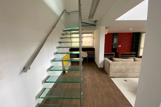 Apartamento mobiliado para comprar: 2 suítes e conforto absoluto. — Escritório 