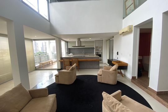 Apartamento mobiliado para comprar: 2 suítes e conforto absoluto. — Sala 1