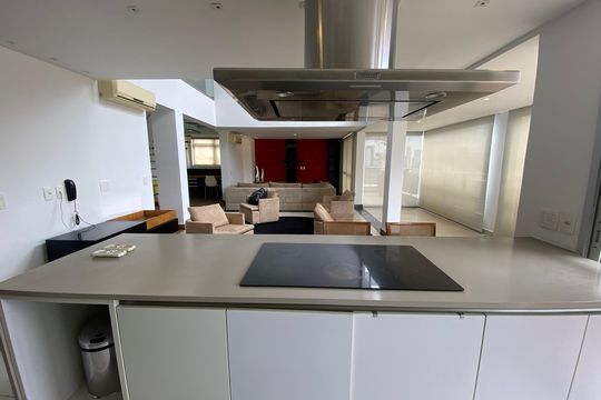 Apartamento mobiliado para comprar: 2 suítes e conforto absoluto. — Cozinha