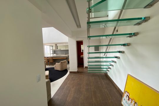 Apartamento mobiliado para comprar: 2 suítes e conforto absoluto. — Escritório 