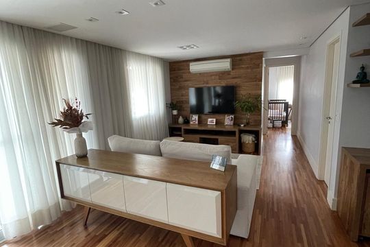 Comprar apartamento mobiliado com 2 quartos, varanda e piscina no condomínio. — foto 1