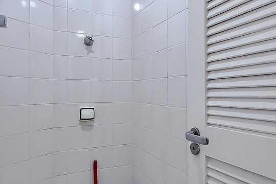 Apartamento para comprar com 3 quartos e academia no condomínio. — Banheiro de serviço