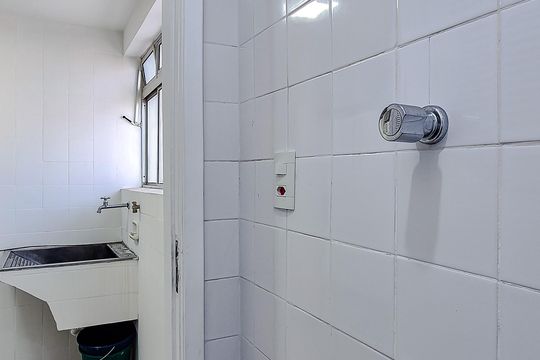 Apartamento para comprar com 3 quartos e academia no condomínio. — Banheiro de serviço