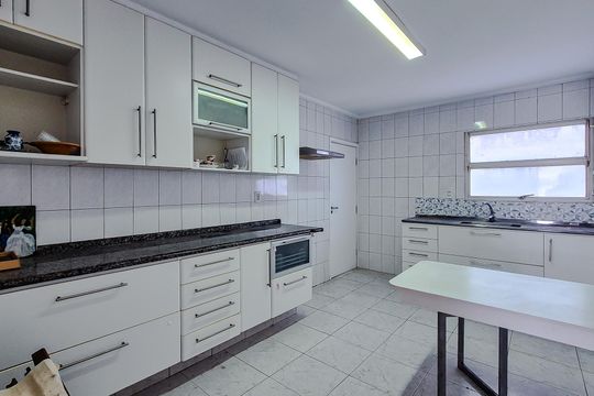 Apartamento para comprar com 3 quartos e academia no condomínio. — Cozinha