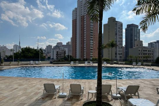 Apartamento para comprar com 3 quartos e academia no condomínio. — Área comum - Piscina
