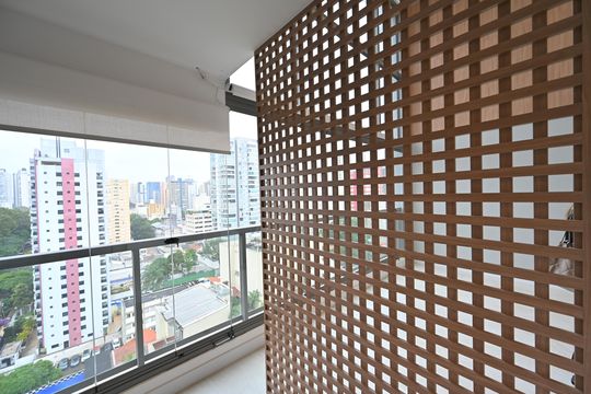 Apartamento com 2 quartos e varanda para comprar. Piscina no condomínio. — Lavanderia