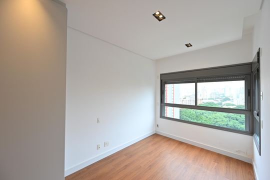 Apartamento com 2 quartos e varanda para comprar. Piscina no condomínio. — Suíte 1