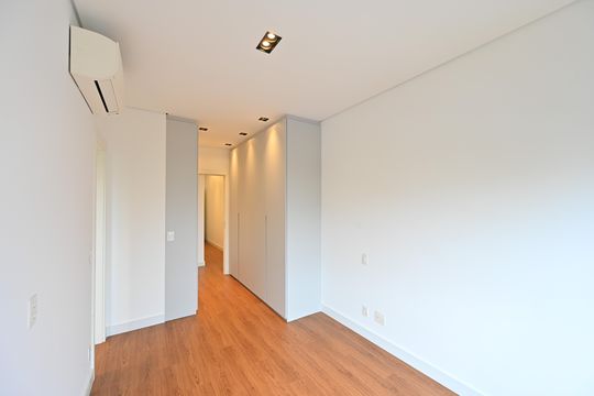 Apartamento com 2 quartos e varanda para comprar. Piscina no condomínio. — Suíte 1