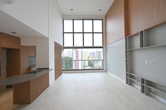 Apartamento com 2 quartos e varanda para comprar. Piscina no condomínio. — Sala