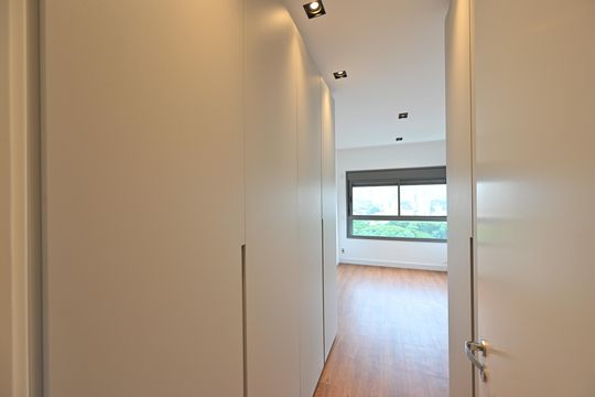 Apartamento com 2 quartos e varanda para comprar. Piscina no condomínio. — Suíte 1