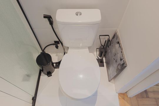 Aluguel: apartamento mobiliado no Jardim Paulista, 2 quartos (1 suíte). — Banheiro da Suíte
