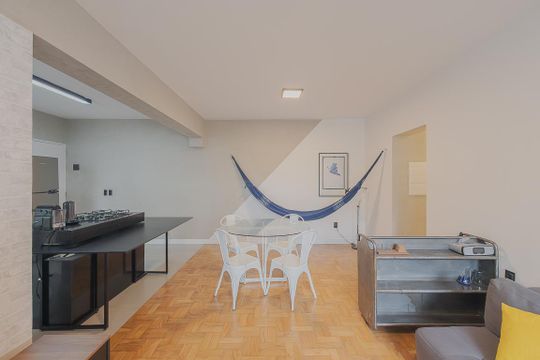 Aluguel: apartamento mobiliado no Jardim Paulista, 2 quartos (1 suíte). — Sala