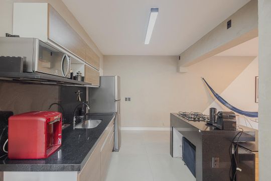 Aluguel: apartamento mobiliado no Jardim Paulista, 2 quartos (1 suíte). — Cozinha