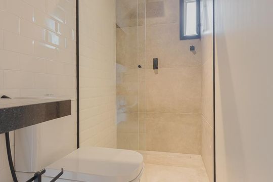 Aluguel: apartamento mobiliado no Jardim Paulista, 2 quartos (1 suíte). — Banheiro