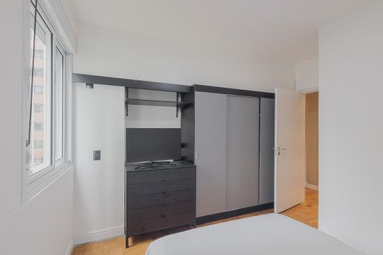 Aluguel: apartamento mobiliado no Jardim Paulista, 2 quartos (1 suíte). — Suíte