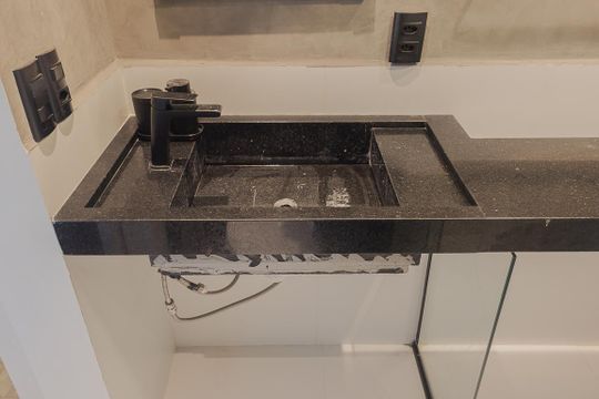 Aluguel: apartamento mobiliado no Jardim Paulista, 2 quartos (1 suíte). — Banheiro da Suíte