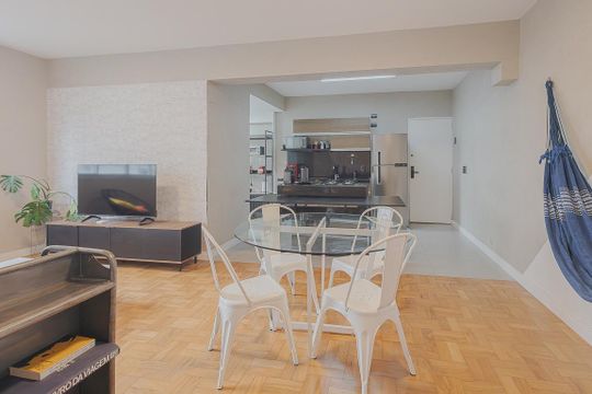 Aluguel: apartamento mobiliado no Jardim Paulista, 2 quartos (1 suíte). — Sala