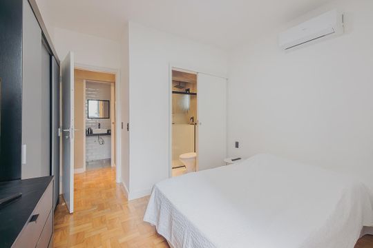 Aluguel: apartamento mobiliado no Jardim Paulista, 2 quartos (1 suíte). — Suíte