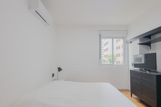 Aluguel: apartamento mobiliado no Jardim Paulista, 2 quartos (1 suíte). — Suíte