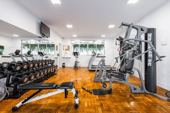Aluguel: apartamento mobiliado no Jardim Paulista, 2 quartos (1 suíte). — Academia