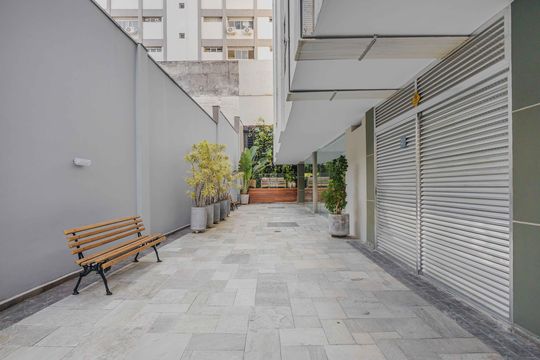 Aluguel: apartamento mobiliado no Jardim Paulista, 2 quartos (1 suíte). — Área comum
