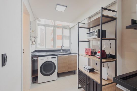 Aluguel: apartamento mobiliado no Jardim Paulista, 2 quartos (1 suíte). — Área de Serviço