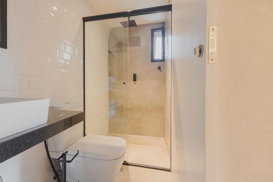 Aluguel: apartamento mobiliado no Jardim Paulista, 2 quartos (1 suíte). — Banheiro