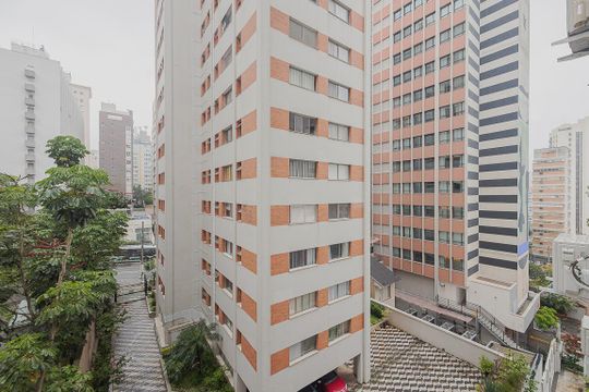 Aluguel: apartamento mobiliado no Jardim Paulista, 2 quartos (1 suíte). — Vista