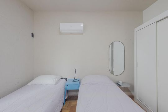 Aluguel: apartamento mobiliado no Jardim Paulista, 2 quartos (1 suíte). — Quarto