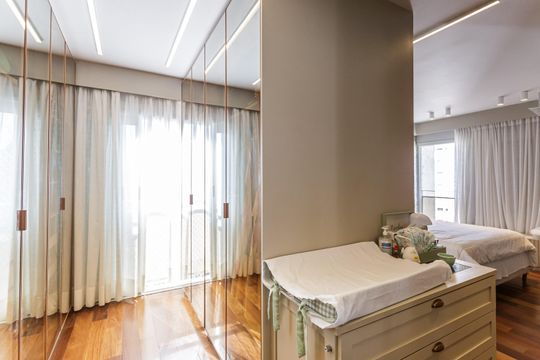 Venda de apartamento no Recanto Paraíso: 2 quartos, piscina, churrasqueira, aceita pets. — Closet da suíte