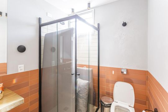Venda de apartamento no Recanto Paraíso: 2 quartos, piscina, churrasqueira, aceita pets. — Banheiro Social