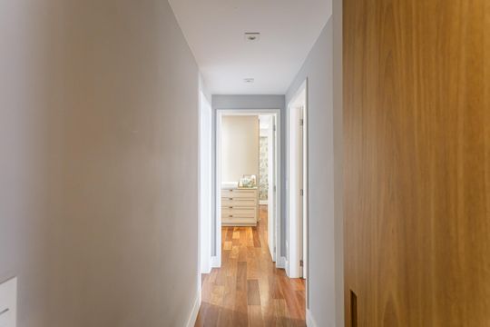 Venda de apartamento no Recanto Paraíso: 2 quartos, piscina, churrasqueira, aceita pets. — Corredor