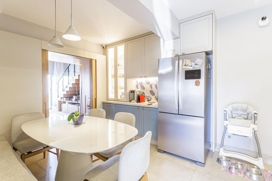 Venda de apartamento no Recanto Paraíso: 2 quartos, piscina, churrasqueira, aceita pets. — Cozinha