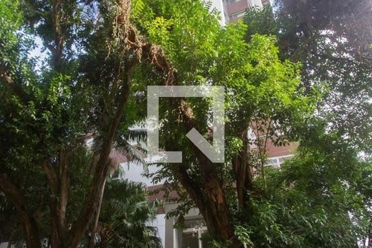 Apartamento mobiliado com varanda, 2 quartos, piscina e academia no condomínio para comprar. — Fachada