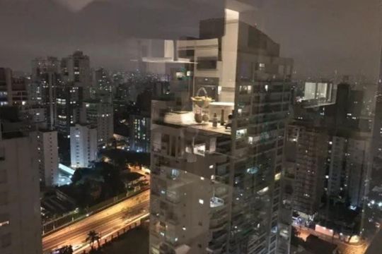 Apartamento mobiliado com varanda, 2 quartos, piscina e academia no condomínio para comprar. — foto 33