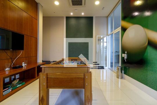 Apartamento mobiliado com varanda, 2 quartos, piscina e academia no condomínio para comprar. — Salao de Jogos