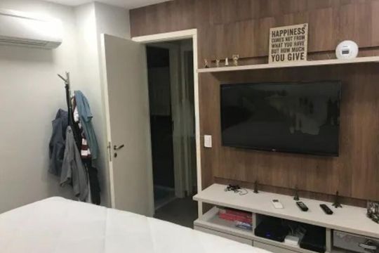 Apartamento mobiliado com varanda, 2 quartos, piscina e academia no condomínio para comprar. — foto 1