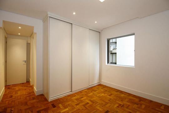 Venda de apartamento em Cerqueira César com 3 quartos, aceita animais. — Suíte