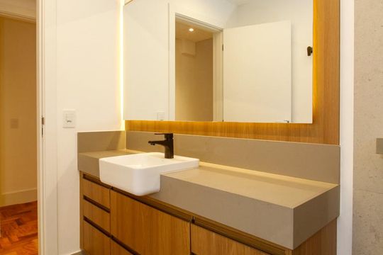 Venda de apartamento em Cerqueira César com 3 quartos, aceita animais. — Banheiro da Suíte