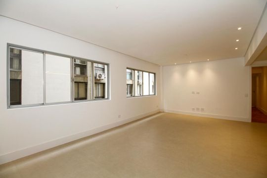 Venda de apartamento em Cerqueira César com 3 quartos, aceita animais. — Sala de Estar e Jantar